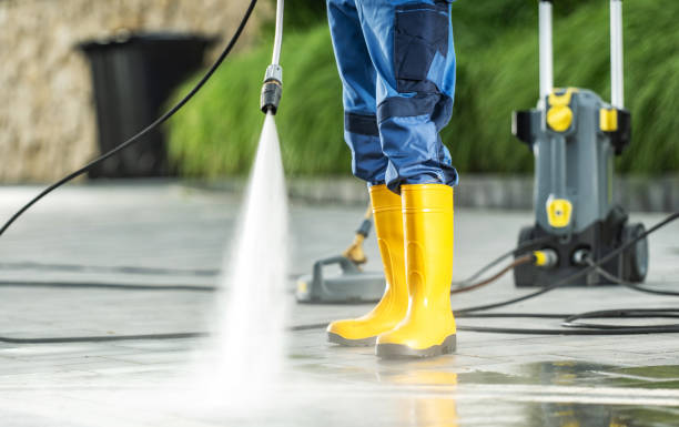Best Garage Pressure Washing  in East Farmingdale, NY